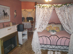 http://www.cupidscountrycastle.com/images/princesschambers_small.jpg